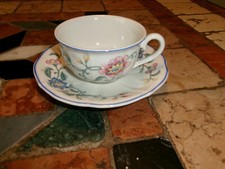 tasse à thé avec soucoupe