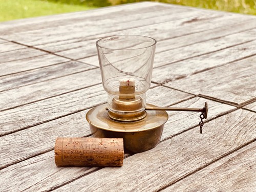 Ancienne lampe pétrole en - à,