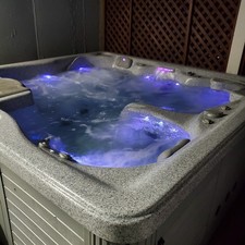 Hot Tub ByMaster Spa, Works Perfectly! The Pictures Were Taken 9/25/25.