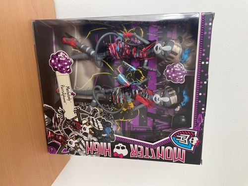 Poupées monster high - monster, zombie