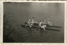 ANTIQUE PHOTO - VINTAGE SNAPSHOT - FLOAT BOAT ROWER FUNNY CANOE - BOAT