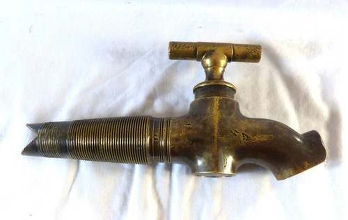 Ancien gros robinet - ancien,