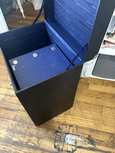 Coffre rectangulaire noir/bleu