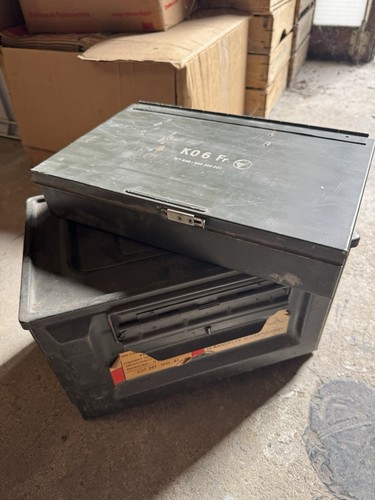 Caisse munitions militaire - À,