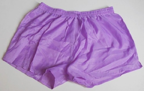 Short nylon lilas légèrement