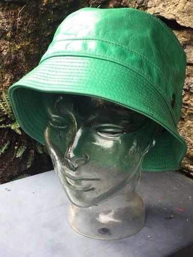 Chapeau bob fashion - cuir, vert