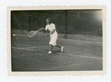 PHOTO amateur snapshot, tennis game sport women girl in racket dress