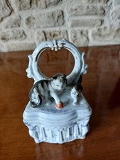 FAUTEUIL COFFRE PROBABLEMENT