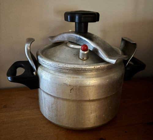 Ancienne cocotte minute - , en