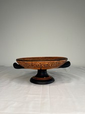 Coupe grecque en céramique signée E. Christou