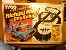 Tyco Magnum 440-X2 Richard Petty Challenge Racing Slot Car Set  & 2 Cars 1986