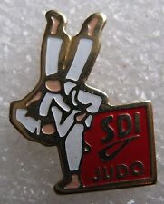 Pin's Club de Judo tatamis  sport de combat SDI FRAISSE #1806