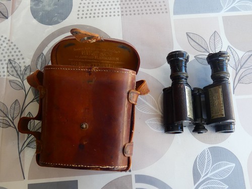 Jumelles militaires