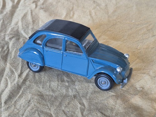 Voiture miniature citroën - citroën, 2cv