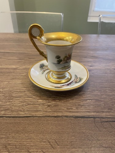 Ancienne tasse sous - tasse, et