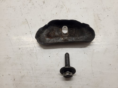 Système attache batterie pour