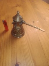 Cafetière turque en cuivre martelé.