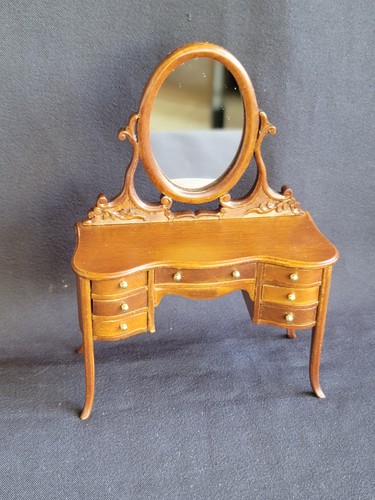 Coiffeuse miniature avec