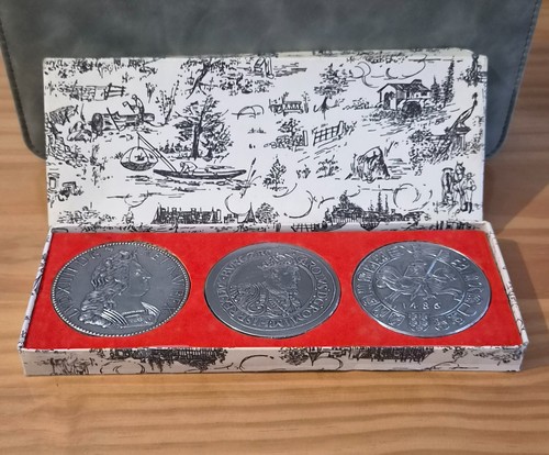 Ancien coffret dessous de - coffret,