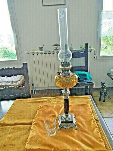 Grande lampe pétrole - a,