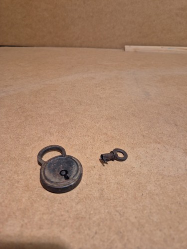 Ancien petit cadenas - , type