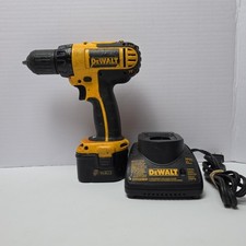 DEWALT DC742 3/8" (10mm) CORDLESS DRILL DRIVER WITH BATTERY AND CHARGER 