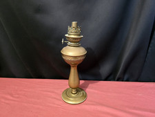 Lampe à pétrole ancienne en