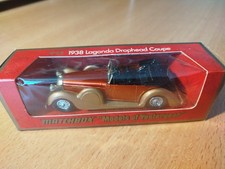 Lot de six voitures miniatures