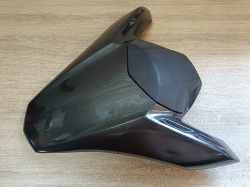 Capot couvercle selle - un, de