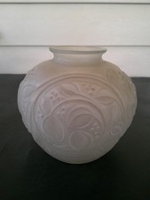 VASE BOULE ART DECO VERRE PRESSE MOULE SIGNE CERTAINEMENT P DE CAGNY ?