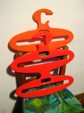 2 porte manteaux cintres (1