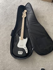 Squier  Bronco Bass Laurel - Black, Affinity, With Bag