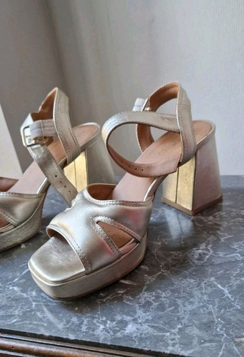 Chaussures pied talon - pied, à