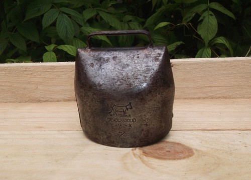Ancienne cloche estampillée - ancienne,