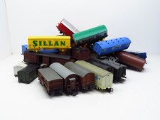 LOT 6 WAGONS + 22 CAISSES WAGON COUVERT + 3 CONTENEURS  JOUEF LIMA PIKO... H0