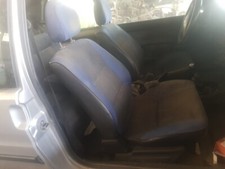 siége avant droit pour