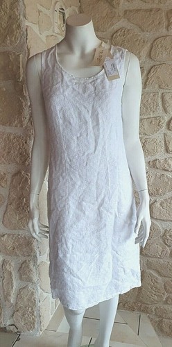 Robe blanche sans - , manches
