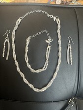 Yves Rocher Chain Bracelet And Earring Set