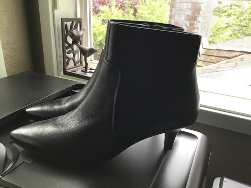 Clarks bootie shoes size 5 - clarks,