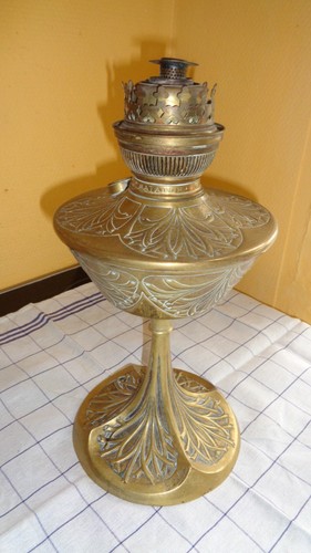 Lampe petrole bronze signee - petrole,