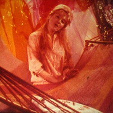 Film 16 mm: Scopitone de Gillian Hills "Cou Couche Panier"