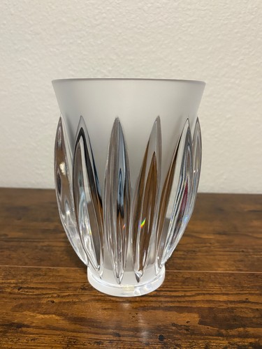 Vtg lalique frosted h - frosted, 8"h