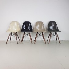 Chaises DSW Eames Vintage Herman Miller Années 50 60 Monochrome