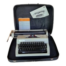 Machine à écrire ERIKA modèle 126 Robotron / Made in GRD.