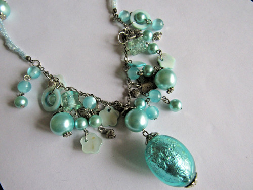 Collier perles breloques