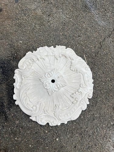 Rosace plafond ancienne - plafond,