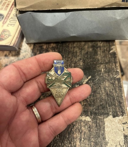 Insigne militaire ancien 85e