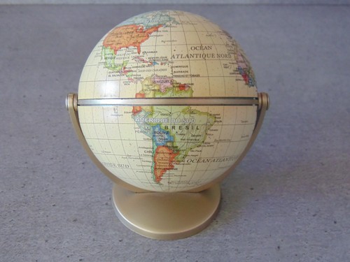 Petit globe terrestre - , de