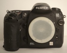 Fujifilm FinePix S5 Pro Body Black Nikon F Mount w/Battery and Charger