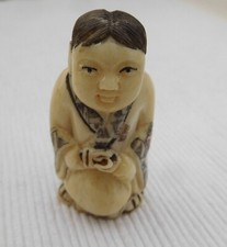 BEAU NETSUKE OS DE BOVIN JEUNE